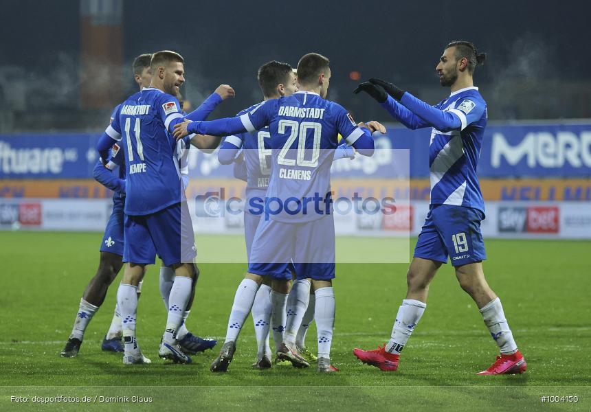 Sportler, Zweikampf, Sports, Sport, Merckstadion am Böllenfalltor, Bundesliga, die Liga, DFL, 2.Bundesliga, Pandemie, Sandhausen, 17.Spieltag, SV Darmstadt 98, Voetball, Sport, Saison 2020/2021, Le Football, Germany, Futbol, Fussball, Fotball, Deutschland, DFB, Calcio, Aktion, Action, Voetball, Sport, Saison 2020/2021, Le Football, Germany, Futbol, Fussball, Fotball, Deutschland, DFB, Calcio, Aktion, Action - Bild-ID: 1004150