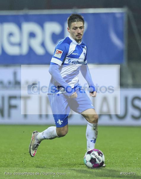 Sportler, Zweikampf, Sports, Sport, Merckstadion am Böllenfalltor, Bundesliga, die Liga, DFL, 2.Bundesliga, Pandemie, Sandhausen, 17.Spieltag, SV Darmstadt 98, Voetball, Sport, Saison 2020/2021, Le Football, Germany, Futbol, Fussball, Fotball, Deutschland, DFB, Calcio, Aktion, Action, Voetball, Sport, Saison 2020/2021, Le Football, Germany, Futbol, Fussball, Fotball, Deutschland, DFB, Calcio, Aktion, Action - Bild-ID: 1004172
