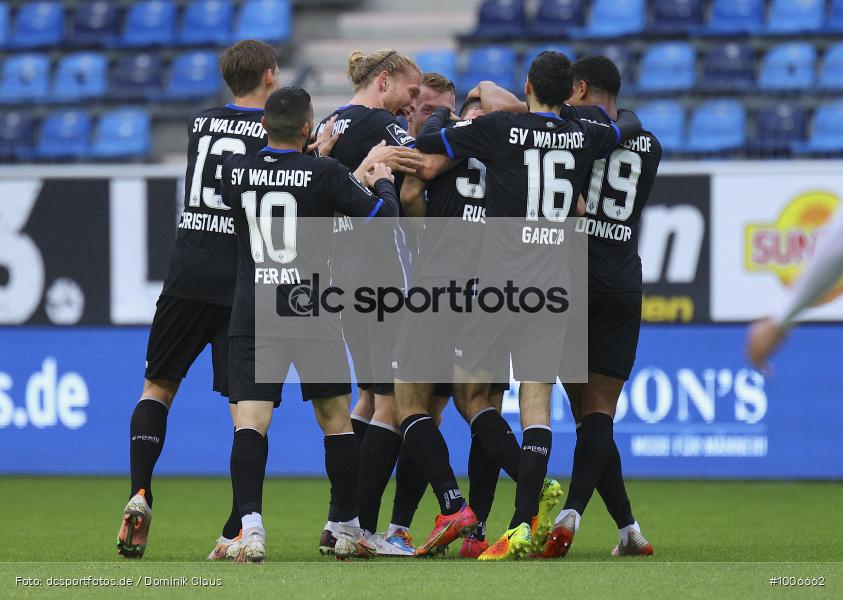 Geisterspiel, COVID-19, Pandemie, Hallescher FC, SV Waldhof Mannheim, 3. Liga, Regionalsport, Voetball, Sport, Saison 2020/2021, Le Football, Germany, Futbol, Fussball, Fotball, Deutschland, DFB, Calcio, Aktion, Action - Bild-ID: 1006662