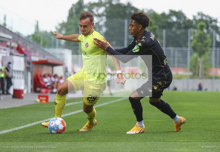 Geisterspiel, COVID-19, Pandemie, FC Würzburger Kickers, 1. FSV Mainz 05, Testspiel, Regionalsport, Voetball, Sport, Saison 2020/2021, Le Football, Germany, Futbol, Fussball, Fotball, Deutschland, DFB, Calcio, Aktion, Action - Bild-ID: 1008251