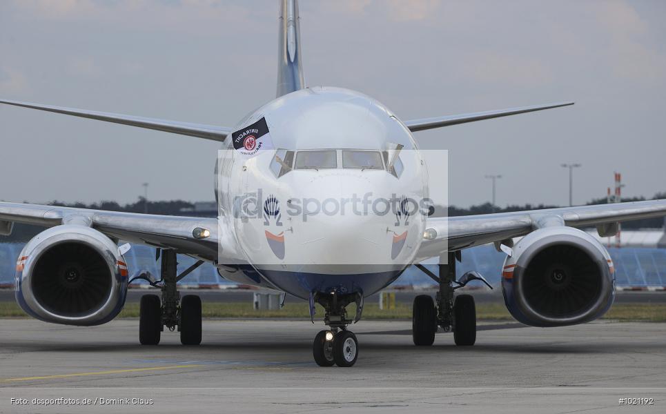 Airport Frankfurt, Sieger, Pokal, Feier, Ankunft, Eintracht Frankfurt, Final, Finale, Europa League, UEFA, Voetball, Sport, Le Football, Germany, Futbol, Fotball, Fussball, Deutschland, DFL, DFB, Calcio, 2021/22, Saison 2021/2021 - Bild-ID: 1021192