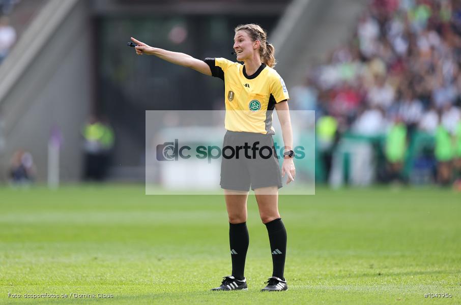 VfL Wolfsburg, FC Bayern München, Finale, DFB-Pokalfinale, Frauen, Voetball, Sport, Le Football, Germany, Futbol, Fotball, Fussball, Deutschland, DFL, DFB, Calcio, 2023/24, Saison 2023/2024 - Bild-ID: 1047956 VfL Wolfsburg, FC Bayern München, Finale, DFB-Pokalfinale, Frauen, Voetball, Sport, Le Football, Germany, Futbol, Fotball, Fussball, Deutschland, DFL, DFB, Calcio, 2023/24, Saison 2023/2024 - Bild-ID: 1047956