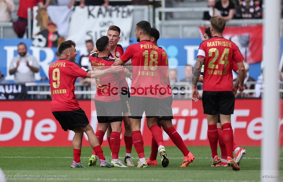 FC Sankt Pauli, FC St. Pauli, SV Wehen Wiesbaden, 2. Bundesliga, Liga, 2. Liga, Voetball, Sport, Le Football, Germany, Futbol, Fotball, Fussball, Deutschland, DFL, DFB, Calcio, 2023/24, Saison 2023/2024 - Bild-ID: 1048601 FC Sankt Pauli, FC St. Pauli, SV Wehen Wiesbaden, 2. Bundesliga, Liga, 2. Liga, Voetball, Sport, Le Football, Germany, Futbol, Fotball, Fussball, Deutschland, DFL, DFB, Calcio, 2023/24, Saison 2023/2024 - Bild-ID: 1048601