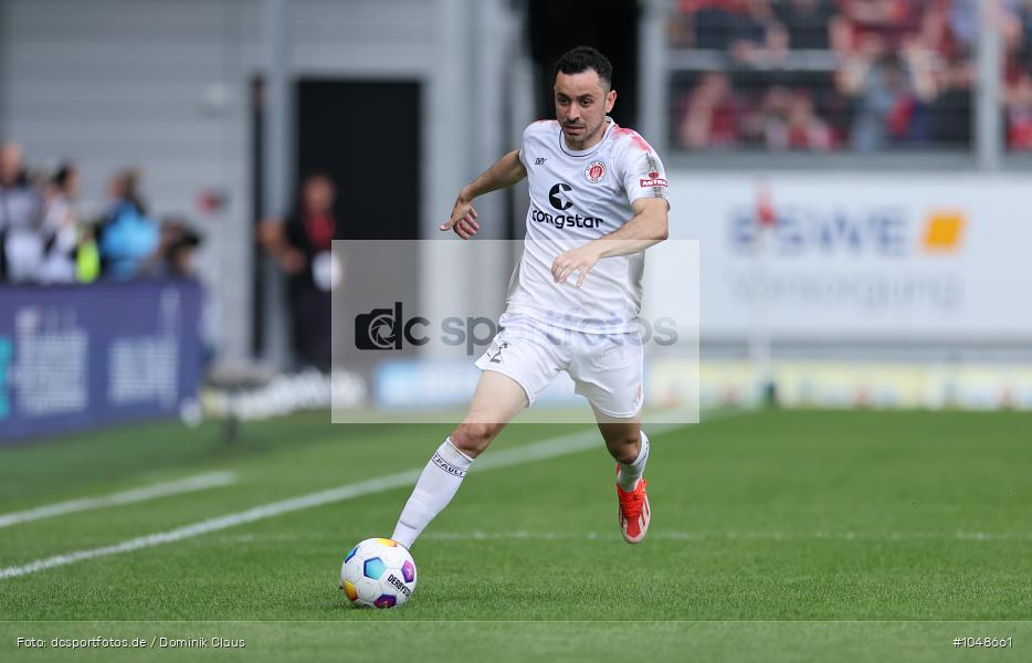 FC Sankt Pauli, FC St. Pauli, SV Wehen Wiesbaden, 2. Bundesliga, Liga, 2. Liga, Voetball, Sport, Le Football, Germany, Futbol, Fotball, Fussball, Deutschland, DFL, DFB, Calcio, 2023/24, Saison 2023/2024 - Bild-ID: 1048661 FC Sankt Pauli, FC St. Pauli, SV Wehen Wiesbaden, 2. Bundesliga, Liga, 2. Liga, Voetball, Sport, Le Football, Germany, Futbol, Fotball, Fussball, Deutschland, DFL, DFB, Calcio, 2023/24, Saison 2023/2024 - Bild-ID: 1048661