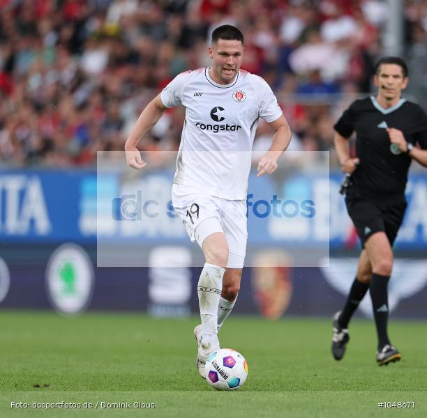 FC Sankt Pauli, FC St. Pauli, SV Wehen Wiesbaden, 2. Bundesliga, Liga, 2. Liga, Voetball, Sport, Le Football, Germany, Futbol, Fotball, Fussball, Deutschland, DFL, DFB, Calcio, 2023/24, Saison 2023/2024 - Bild-ID: 1048671 FC Sankt Pauli, FC St. Pauli, SV Wehen Wiesbaden, 2. Bundesliga, Liga, 2. Liga, Voetball, Sport, Le Football, Germany, Futbol, Fotball, Fussball, Deutschland, DFL, DFB, Calcio, 2023/24, Saison 2023/2024 - Bild-ID: 1048671