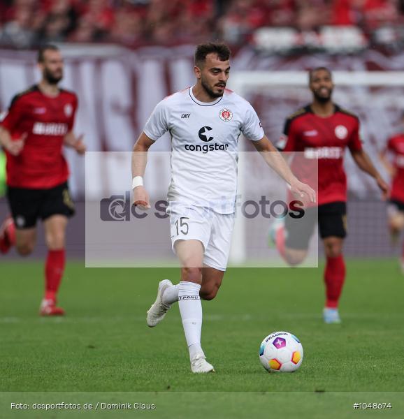FC Sankt Pauli, FC St. Pauli, SV Wehen Wiesbaden, 2. Bundesliga, Liga, 2. Liga, Voetball, Sport, Le Football, Germany, Futbol, Fotball, Fussball, Deutschland, DFL, DFB, Calcio, 2023/24, Saison 2023/2024 - Bild-ID: 1048674 FC Sankt Pauli, FC St. Pauli, SV Wehen Wiesbaden, 2. Bundesliga, Liga, 2. Liga, Voetball, Sport, Le Football, Germany, Futbol, Fotball, Fussball, Deutschland, DFL, DFB, Calcio, 2023/24, Saison 2023/2024 - Bild-ID: 1048674