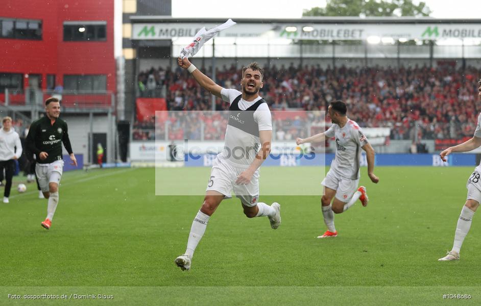 FC Sankt Pauli, FC St. Pauli, SV Wehen Wiesbaden, 2. Bundesliga, Liga, 2. Liga, Voetball, Sport, Le Football, Germany, Futbol, Fotball, Fussball, Deutschland, DFL, DFB, Calcio, 2023/24, Saison 2023/2024 - Bild-ID: 1048686 FC Sankt Pauli, FC St. Pauli, SV Wehen Wiesbaden, 2. Bundesliga, Liga, 2. Liga, Voetball, Sport, Le Football, Germany, Futbol, Fotball, Fussball, Deutschland, DFL, DFB, Calcio, 2023/24, Saison 2023/2024 - Bild-ID: 1048686