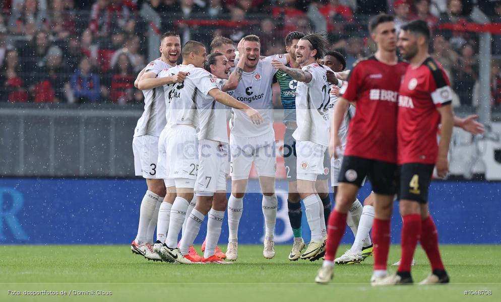 FC Sankt Pauli, FC St. Pauli, SV Wehen Wiesbaden, 2. Bundesliga, Liga, 2. Liga, Voetball, Sport, Le Football, Germany, Futbol, Fotball, Fussball, Deutschland, DFL, DFB, Calcio, 2023/24, Saison 2023/2024 - Bild-ID: 1048708 FC Sankt Pauli, FC St. Pauli, SV Wehen Wiesbaden, 2. Bundesliga, Liga, 2. Liga, Voetball, Sport, Le Football, Germany, Futbol, Fotball, Fussball, Deutschland, DFL, DFB, Calcio, 2023/24, Saison 2023/2024 - Bild-ID: 1048708