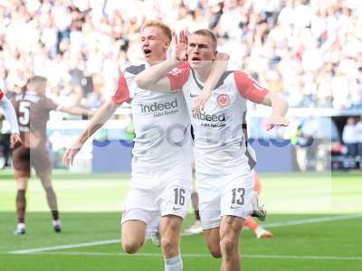 Fotos von Eintracht Frankfurt - FC St. Pauli auf dcsportfotos.de