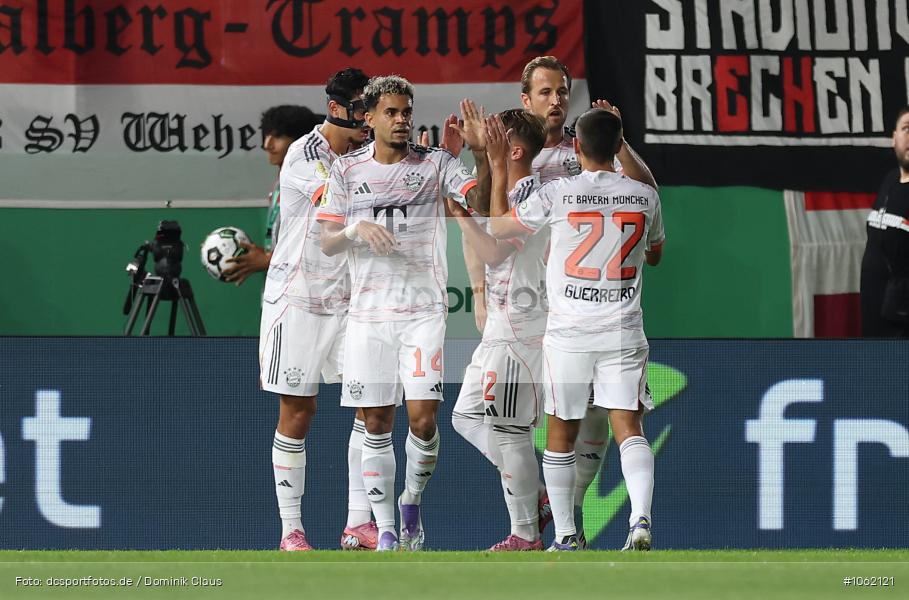 FC Bayern München, SV Wehen Wiesbaden, Pokal, DFB-Pokal, Voetball, Sport, Le Football, Germany, Futbol, Fotball, Fussball, Deutschland, DFL, DFB, Calcio, 2025/26, Saison 2025/2026 - Bild-ID: 1062121