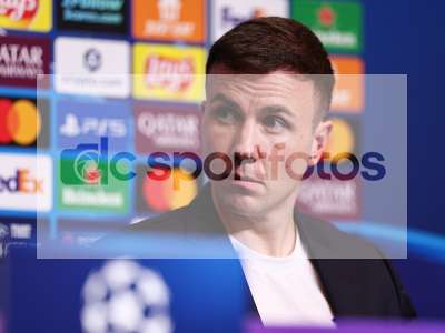 Fotos von Pressekonferenz vor FC Barcelona - Eintracht Frankfurt auf dcsportfotos.de