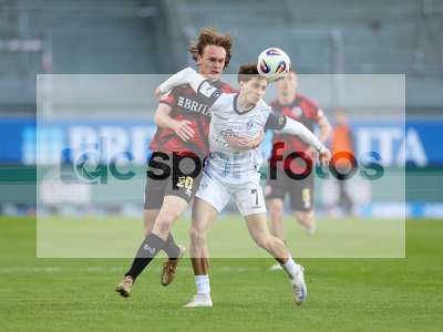 Fotos von SV Wehen Wiesbaden - SV Waldhof Mannheim auf dcsportfotos.de